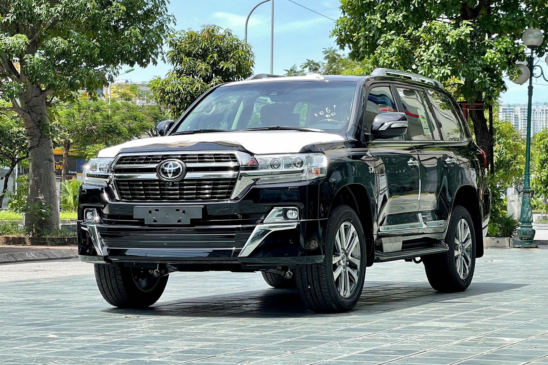 Xe sang 4 cho gia chuc ty dong anh 9