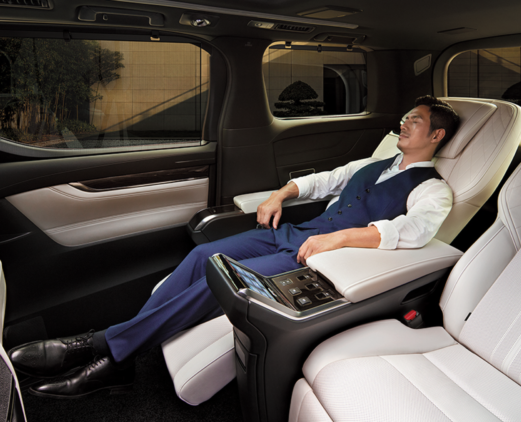 Xe sang 4 cho gia chuc ty dong anh 4