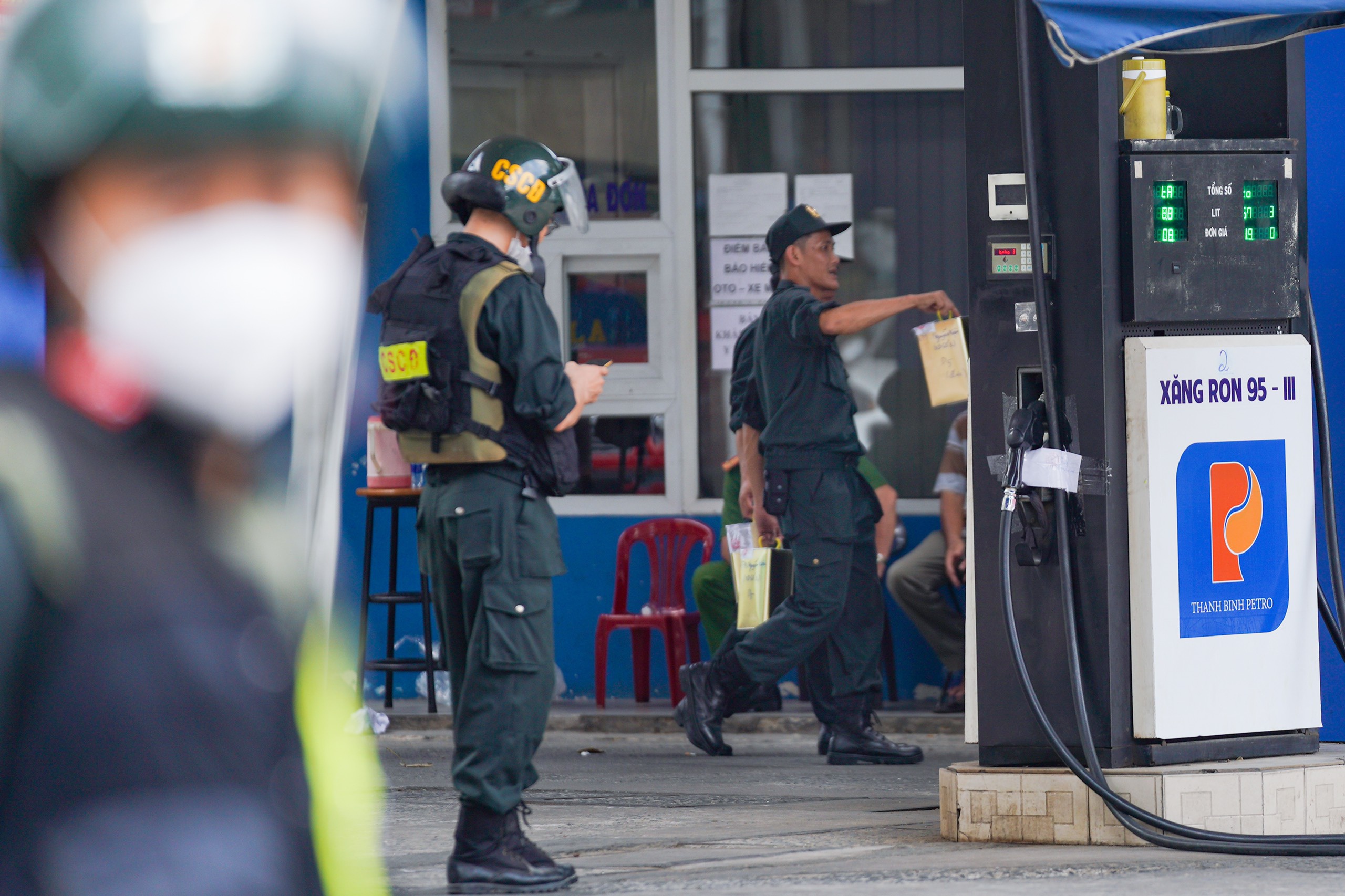 bat duong day xang gia anh 1