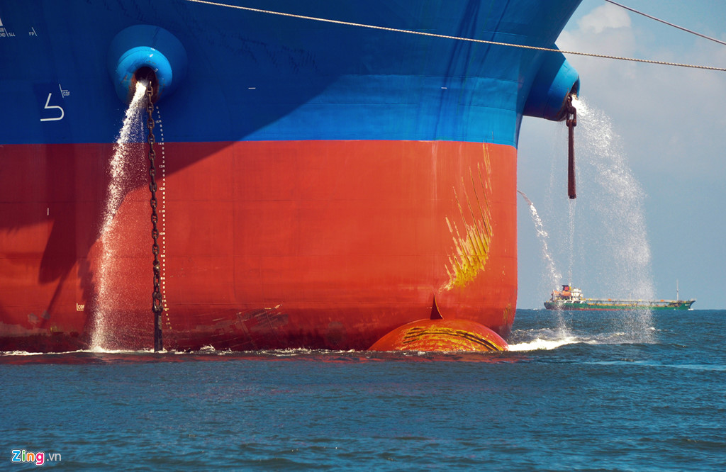 Con tau 104.000 tan 'doi von' hang chuc trieu USD o Dung Quat hinh anh 10