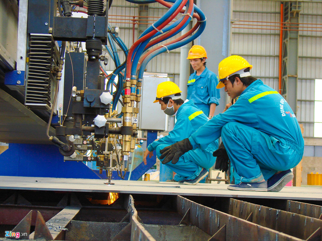 Con tau 104.000 tan 'doi von' hang chuc trieu USD o Dung Quat hinh anh 2