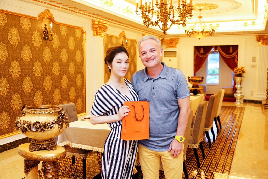 Biet thu trang le cua Ly Nha Ky ben song Sai Gon hinh anh 11