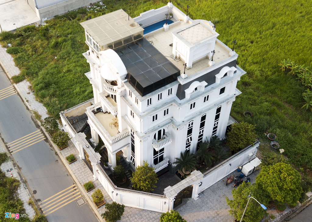 Biet thu trang le cua Ly Nha Ky ben song Sai Gon hinh anh 4