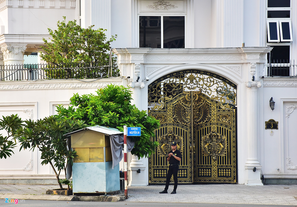 Biet thu trang le cua Ly Nha Ky ben song Sai Gon hinh anh 15