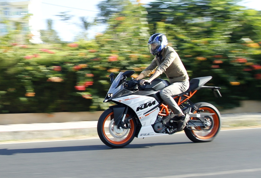 Cac mau moto gia 150 trieu phu hop cho nguoi moi choi hinh anh 2 KTM_RC390_Zing_6.jpg