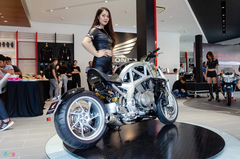 Loat moto doc quy tu tai TP.HCM tranh ngoi vuong xe do hinh anh 12 Honda_VFR1200_Ariel_Zing_5_.jpg