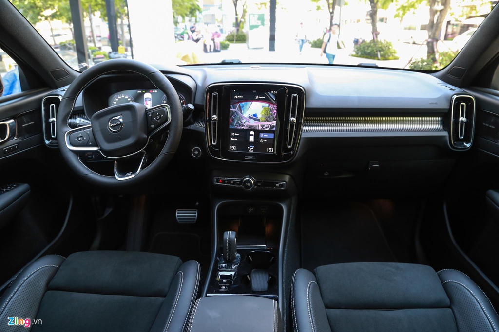Nhung mau SUV tam gia 2 ty dang can nhac cho gia dinh hinh anh 5 Volvo_XC40_11_zing.jpg