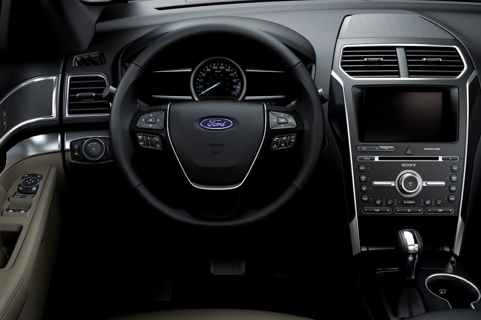 Nhung mau SUV tam gia 2 ty dang can nhac cho gia dinh hinh anh 12 suvs_explorer_gallery_overlay_int5.jpg