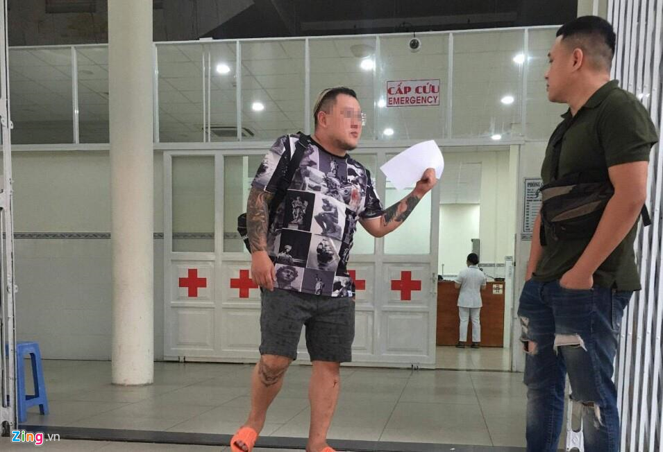 Tai xe oto noi ve ly do tong nguoi sau au da tai chung cu Gold View hinh anh 1