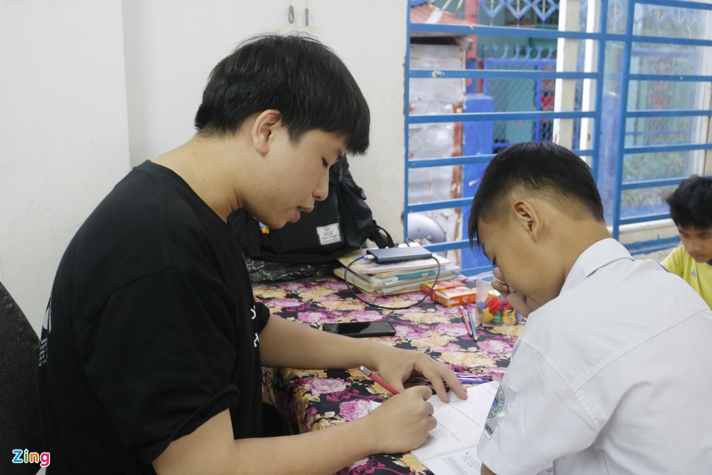 Lop hoc tinh thuong cua thay giao 9X o TP.HCM hinh anh 5 12_zing_min.JPG