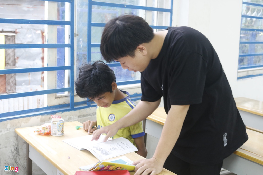 Lop hoc tinh thuong cua thay giao 9X o TP.HCM hinh anh 2 16_zing_min.JPG