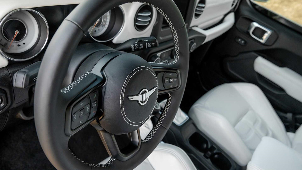 ‘Xe tang duong pho’ Rezvani Tank 2020 ra mat, chong ca vu khi hi-tech hinh anh 8