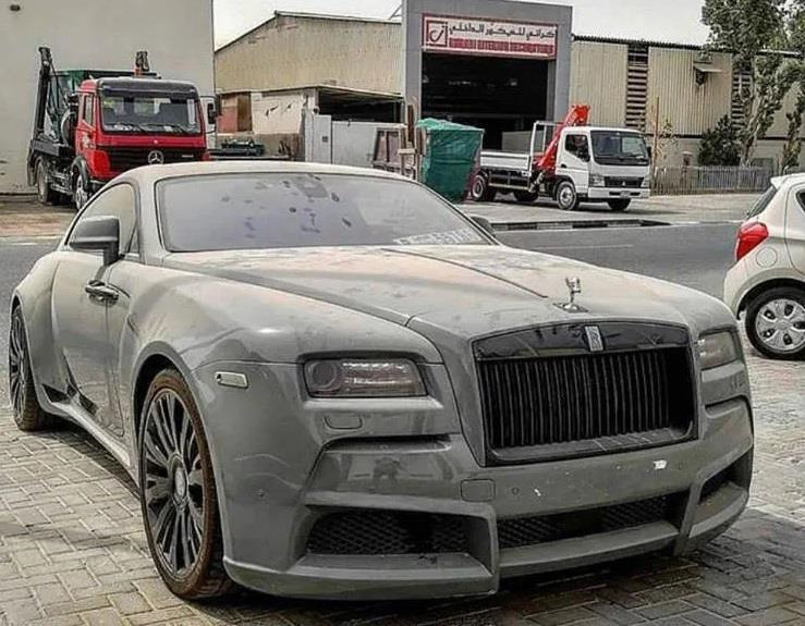 Nhieu xe sang Rolls-Royce bi bo hoang tai Dubai giau co hinh anh 5
