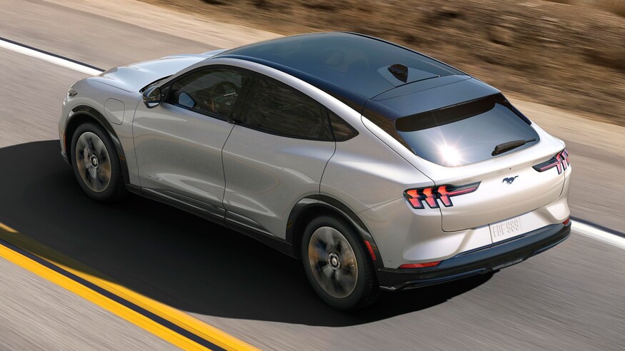 Loat xe gay that vong nhat 2019 hinh anh 8 2021_Ford_Mustang_Mach_E_from_above_rear_motion_view.jpg