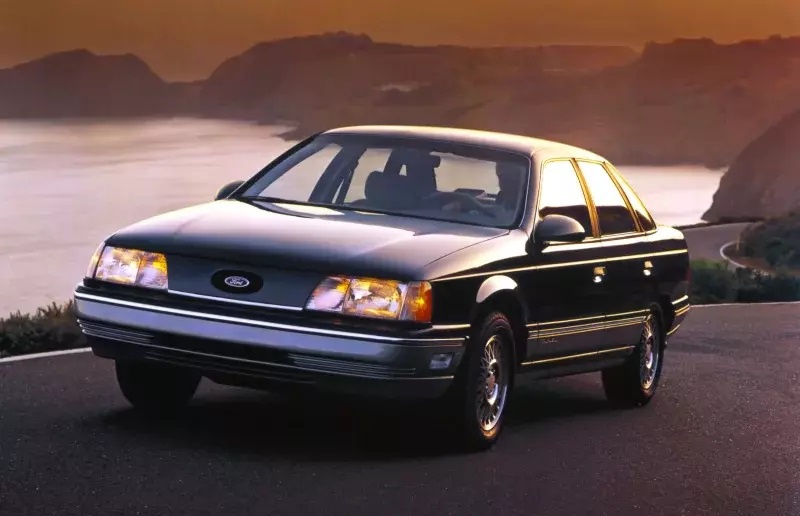Nhung mau oto cuu nha san xuat thoat khoi canh pha san hinh anh 1 1986_Ford_Taurus.jpg