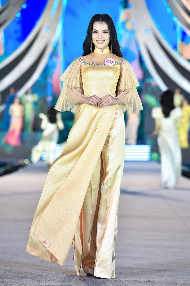 ao dai o dem thi Nguoi dep bien - Nguoi dep du lich anh 2