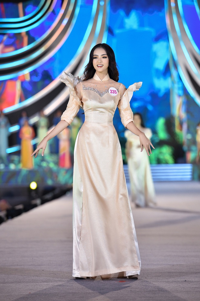 ao dai o dem thi Nguoi dep bien - Nguoi dep du lich anh 3