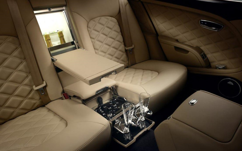 8 tuy chon xa xi ban khong the tim thay tren nhung mau oto pho thong hinh anh 5