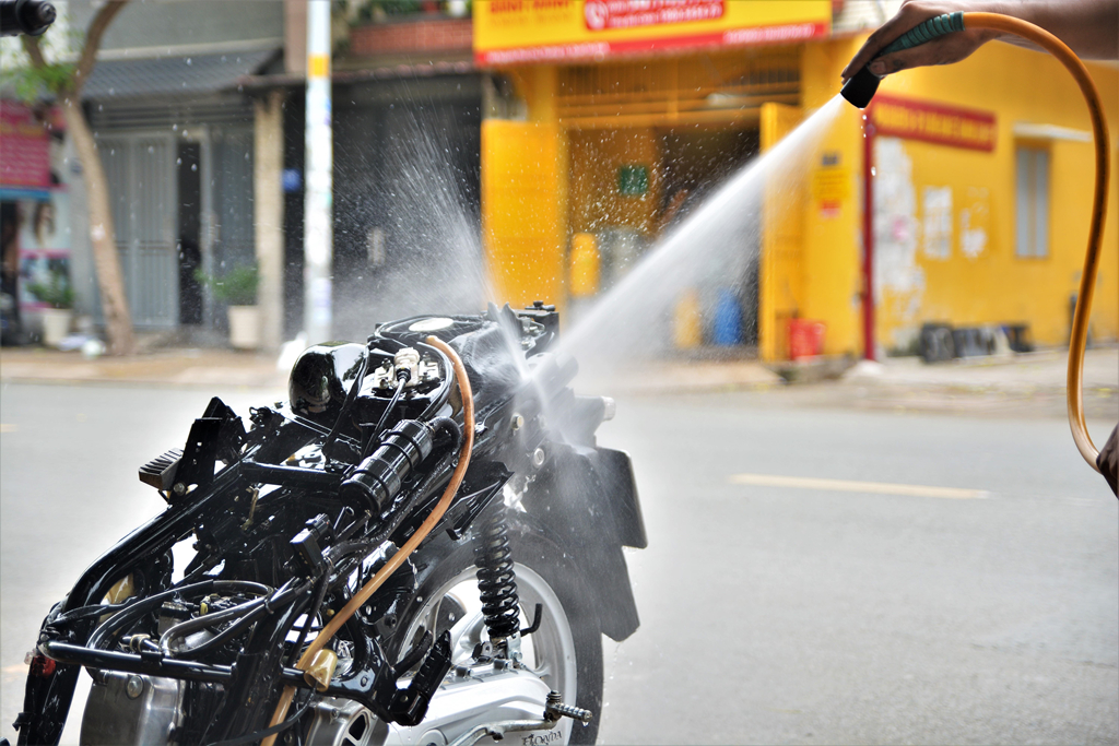 Rua xe may 'sieu sach', sach toi muc nao? hinh anh 14