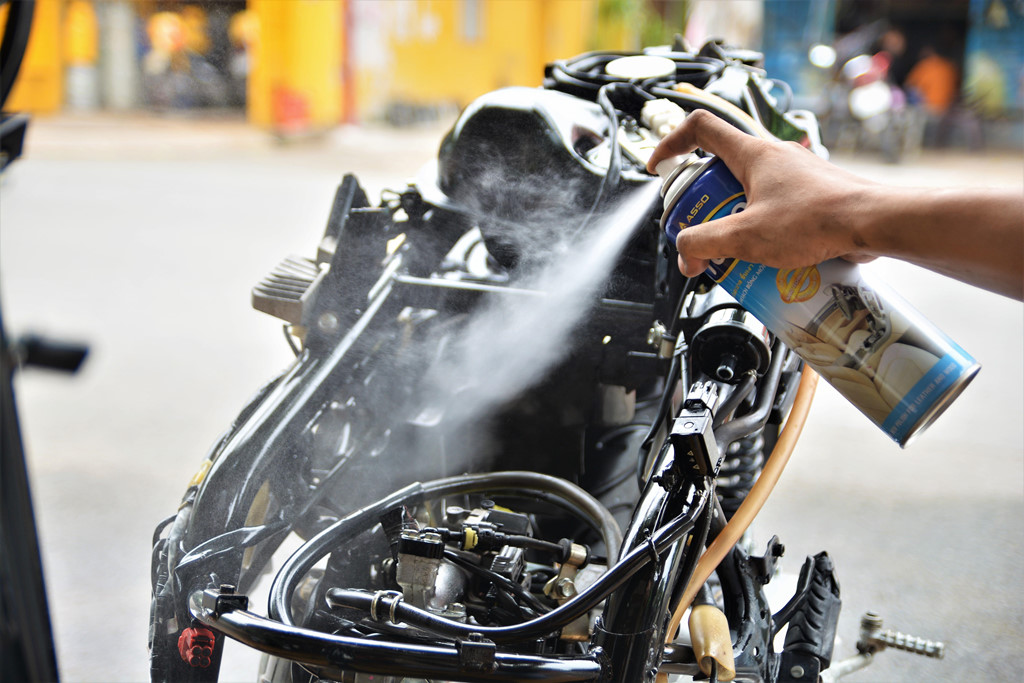 Rua xe may 'sieu sach', sach toi muc nao? hinh anh 17