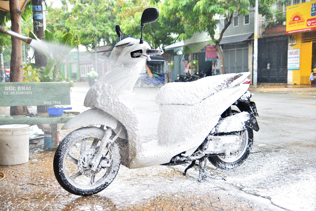 Rua xe may 'sieu sach', sach toi muc nao? hinh anh 18