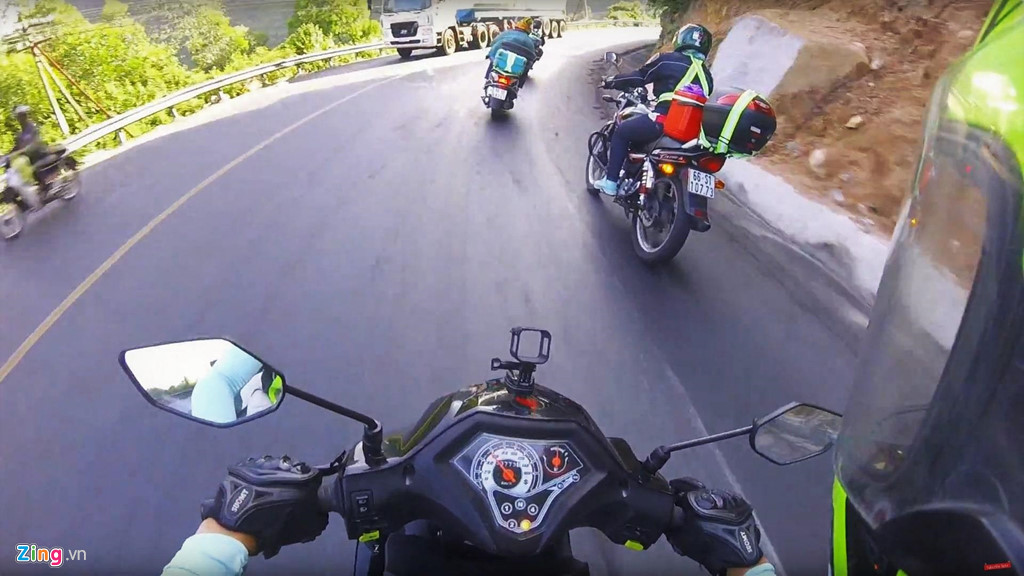 Lam the nao de vuot 'cua tu than' o nui Son Tra an toan bang xe may? hinh anh 4