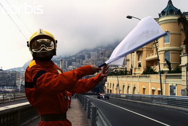 Y nghia cac loai co trong giai dua F1 - co VN co the la co xuat phat hinh anh 5