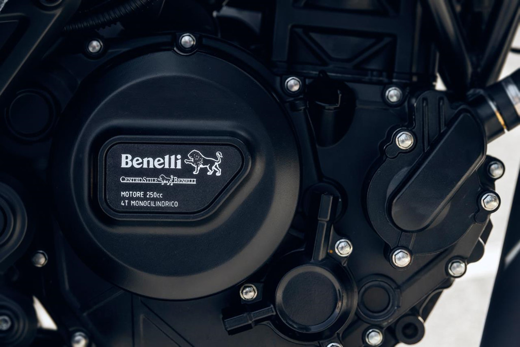 Xe phuot co nho Benelli TRK 251 cap ben Dong Nam A hinh anh 9