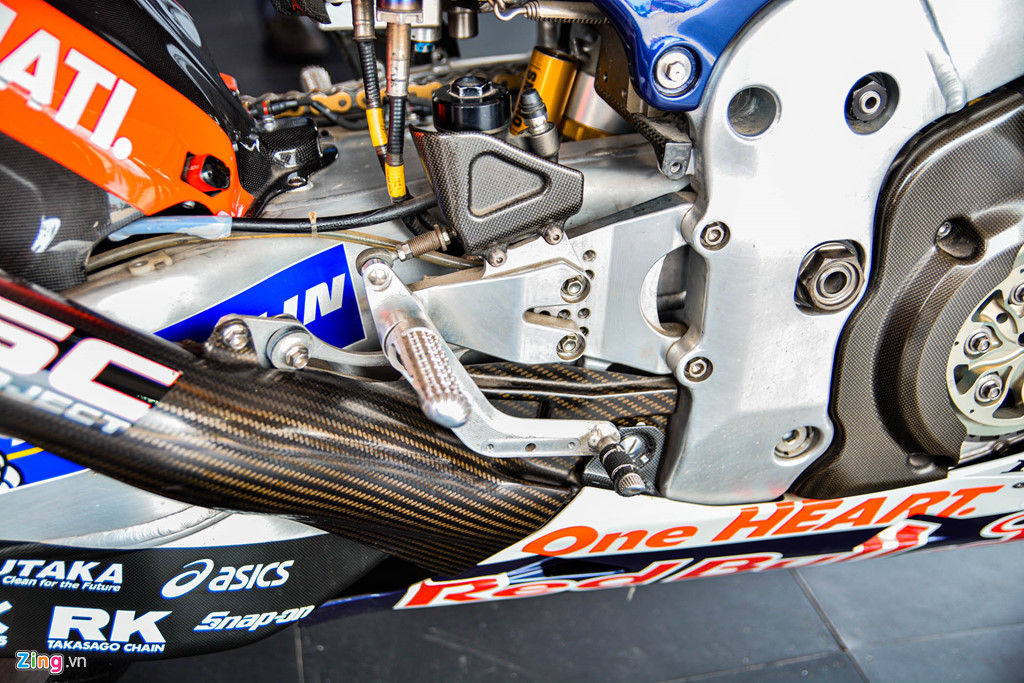 Chi tiet Honda RC213V tri gia 2 trieu USD ma Marc Marquez tung cam lai hinh anh 7