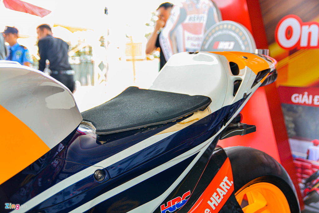 Chi tiet Honda RC213V tri gia 2 trieu USD ma Marc Marquez tung cam lai hinh anh 12