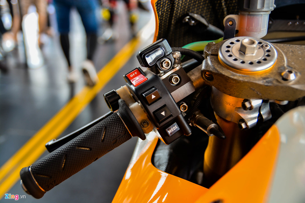 Chi tiet Honda RC213V tri gia 2 trieu USD ma Marc Marquez tung cam lai hinh anh 4