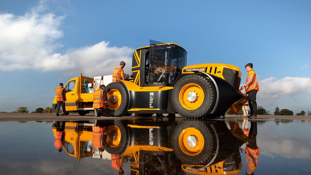 Kham pha JCB Fastrac Two - xe dau keo co toc do nhanh nhat the gioi hinh anh 3 3_tractor.jpg