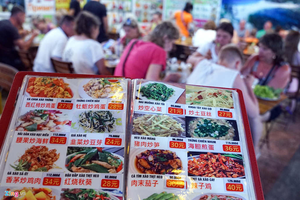 Vao cho dem Nha Trang cu ngo nhu dang mua sam o nuoc ngoai hinh anh 9