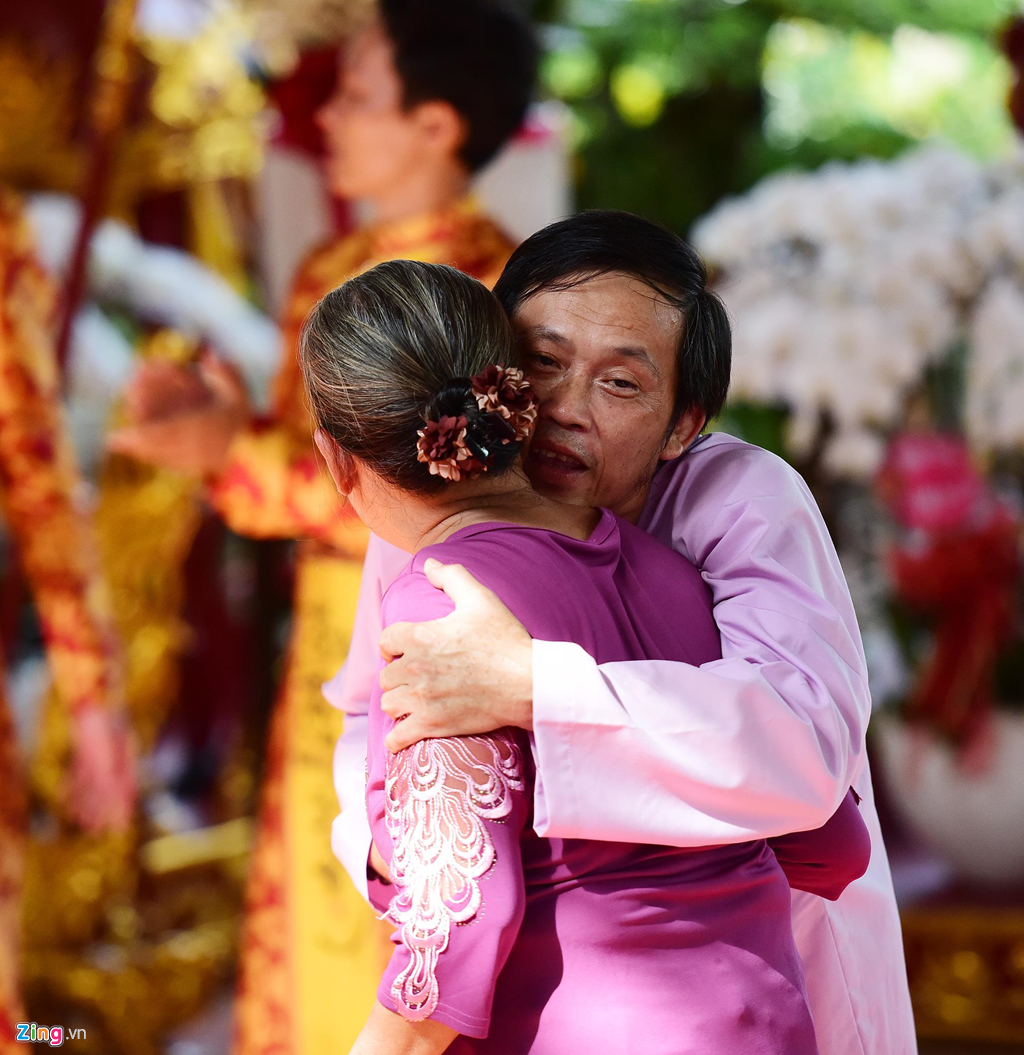 Khi Hoai Linh noi voi ke gian o ngay gio To: 'Thoi tha cho ba con di' hinh anh 4