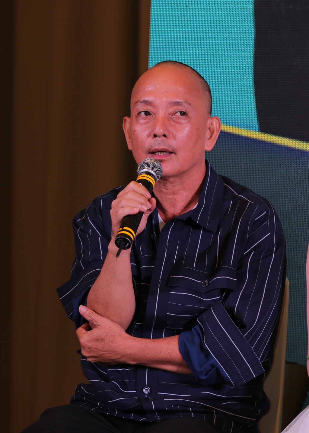 Hong Dao dau tu 20.000 USD cho vai dien anh 2