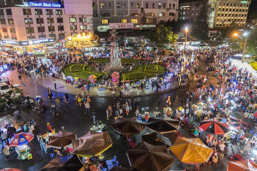 Chat chem, quay len va du noi lo cua du khach di choi dip 2/9 hinh anh 8