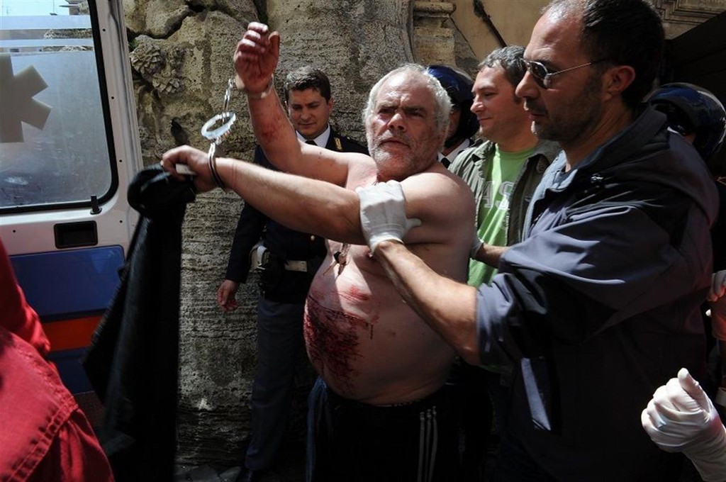 Dai phun nuoc hung hon 4.000 USD moi ngay tu du khach hinh anh 7