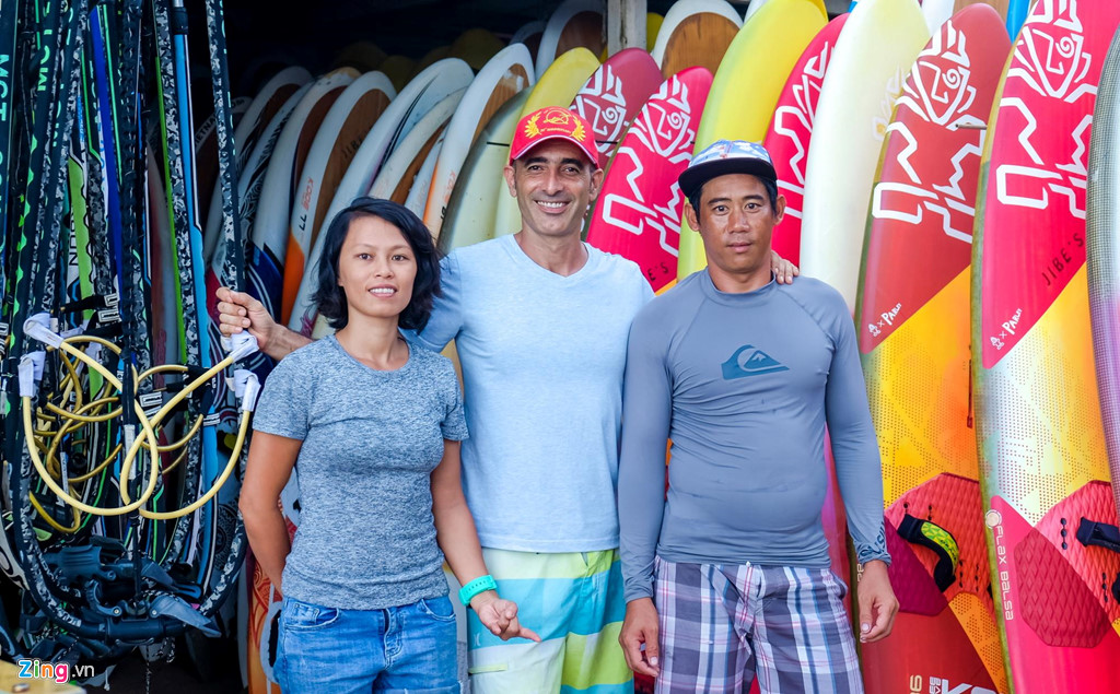 Nguoi dan ong Phap co 20 nam gan bo voi nganh luot song o Mui Ne hinh anh 8