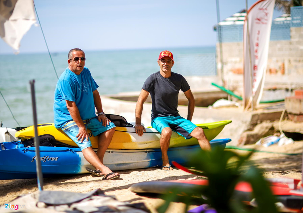 Nguoi dan ong Phap co 20 nam gan bo voi nganh luot song o Mui Ne hinh anh 1