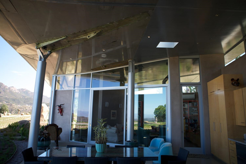 Ngoi nha lam tu canh may bay Boeing 747 hinh anh 4