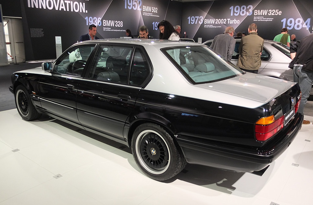 'Huyen thoai Chanel' Karl Lagerfeld va moi duyen voi nhung chiec xe hinh anh 8