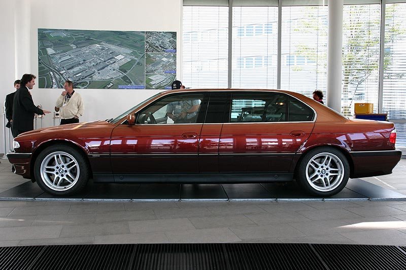 'Huyen thoai Chanel' Karl Lagerfeld va moi duyen voi nhung chiec xe hinh anh 7