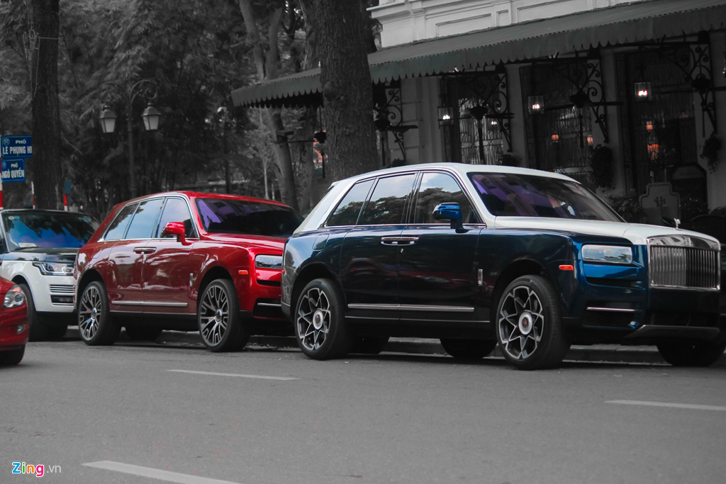 Bo doi SUV sieu sang Rolls-Royce Cullinan lan dau 'dung do' tai Ha Noi hinh anh 1