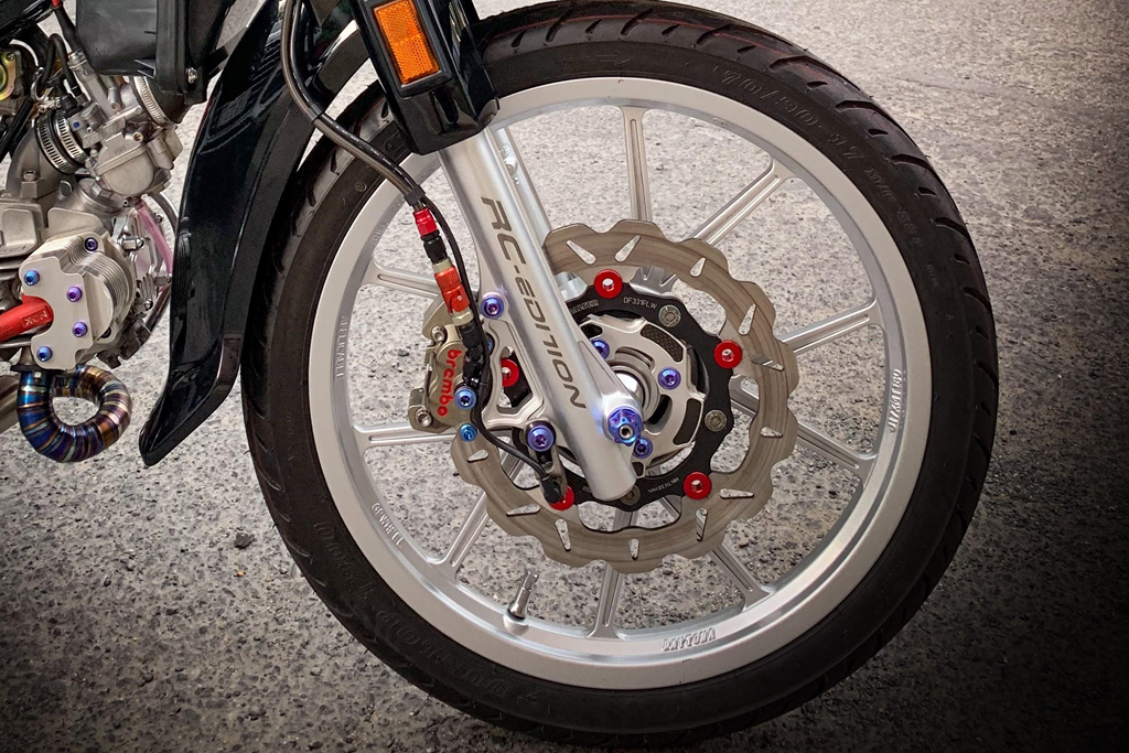 'Huyen thoai' Honda Dream voi dan phu kien 200 trieu hinh anh 9