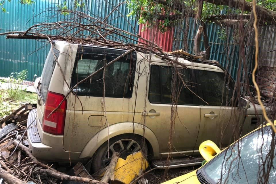 Ford Mustang, Hummer H2, Land Rover bi bo roi tai Ha Noi hinh anh 9 