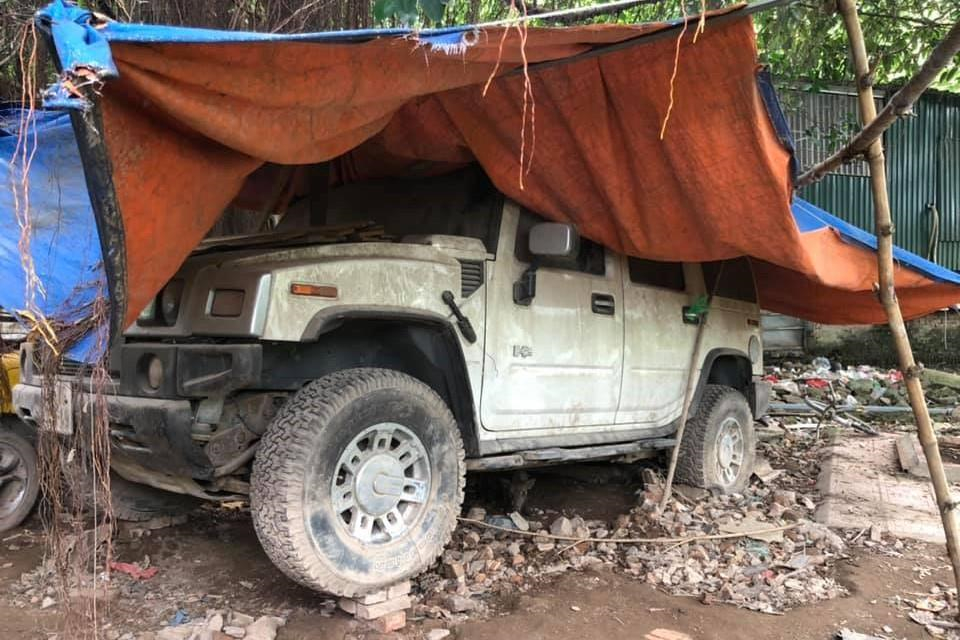 Ford Mustang, Hummer H2, Land Rover bi bo roi tai Ha Noi hinh anh 8