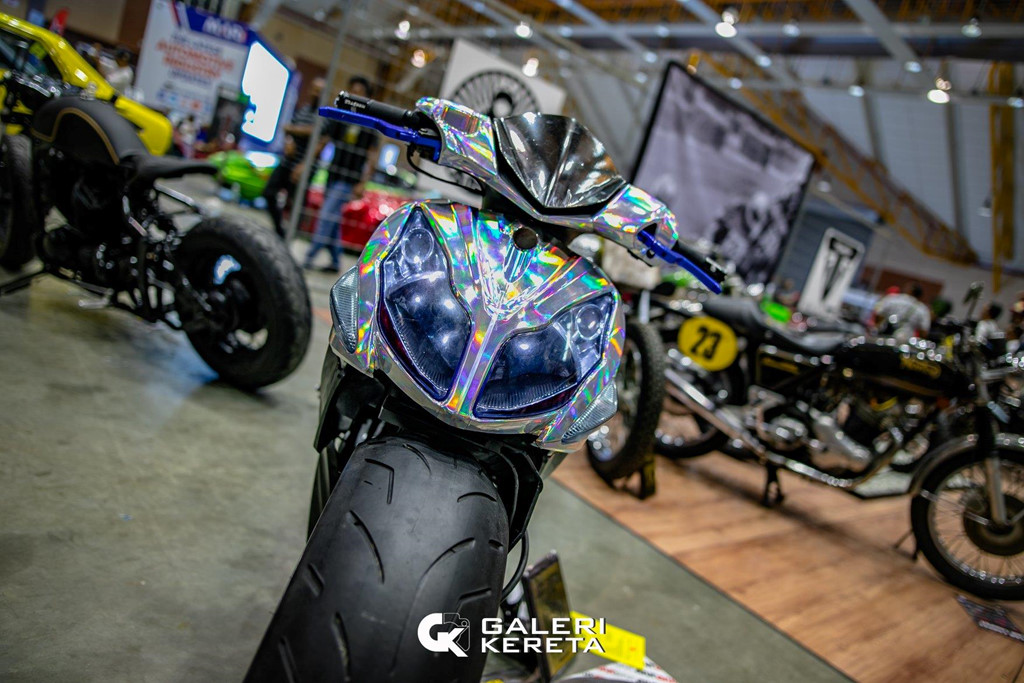 Xe con tay pho thong do phong cach 'xe khong vanh' doc dao hinh anh 9