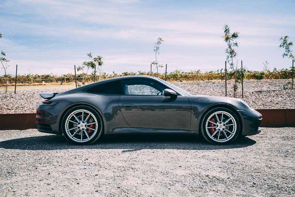 Nhung 'sieu xe' re nhat hien nay, chi tu 70.000 USD hinh anh 7