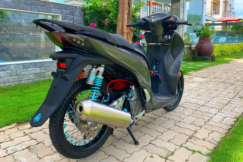 Honda SH 150i voi goi do 300 trieu cua sinh vien Nha Trang hinh anh 11