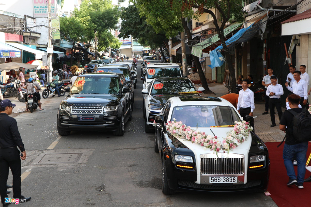 Dan xe dua dau con gai Minh Nhua vang bong sieu xe Pagani Huayra hinh anh 2